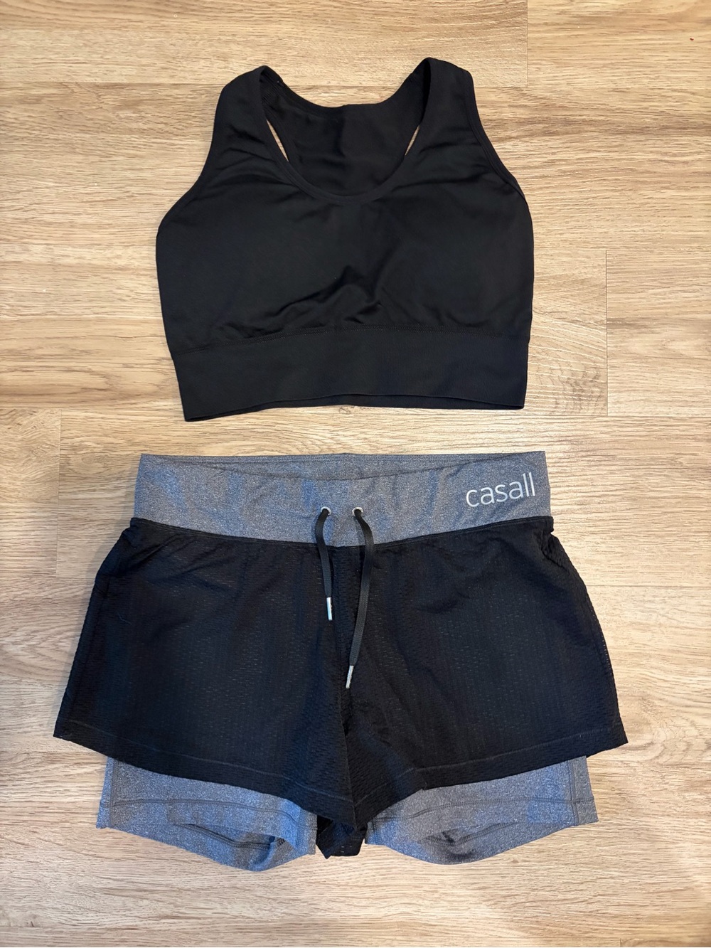 Casall short M & pro-fit crop top high-support brass L (real size M)